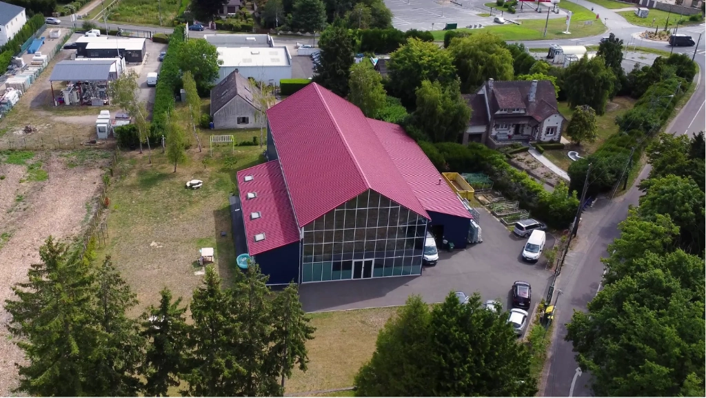 Vue aérienne du bâtiment de l'atelier VESS dans les Yvelines